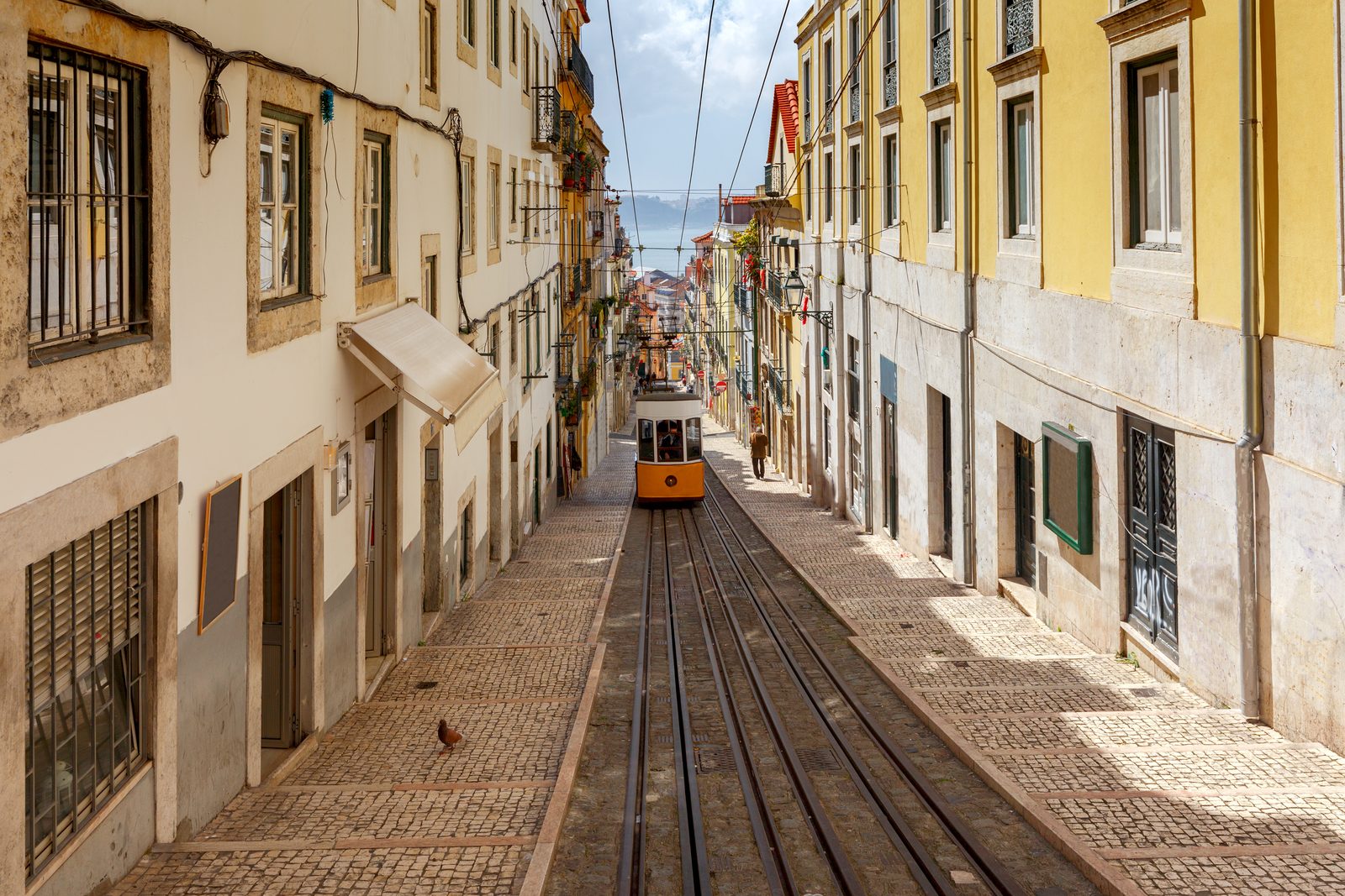 Best Destinations for a First Trip With a New Partner